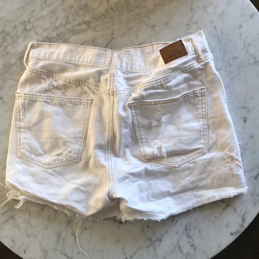American eagle 90’s boyfriend short white sz 8